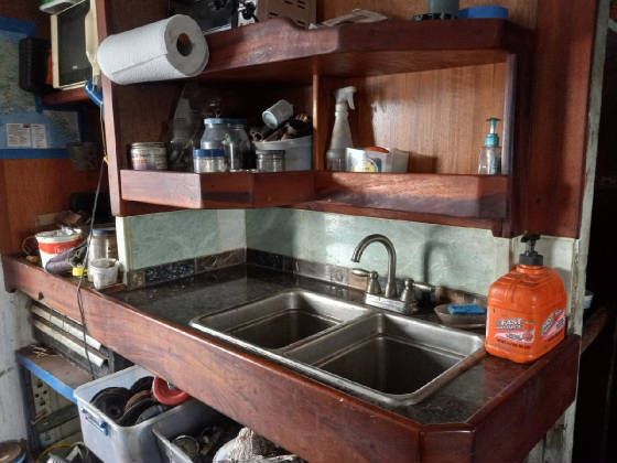 ALEUTIANEXPRESSaftsinkandworkstationlabradoritewithmarblefosilbacksplashTigerwood22023.jpg