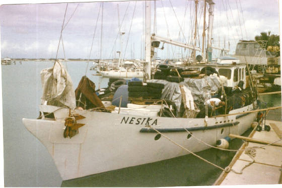 Loading_Cargo__Honolulu_for_Christmas_Island_4-2001_Dad_for_crew.jpg