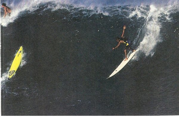JohnclutteronthelipKellySlaterdropsin121492Waimea.jpg