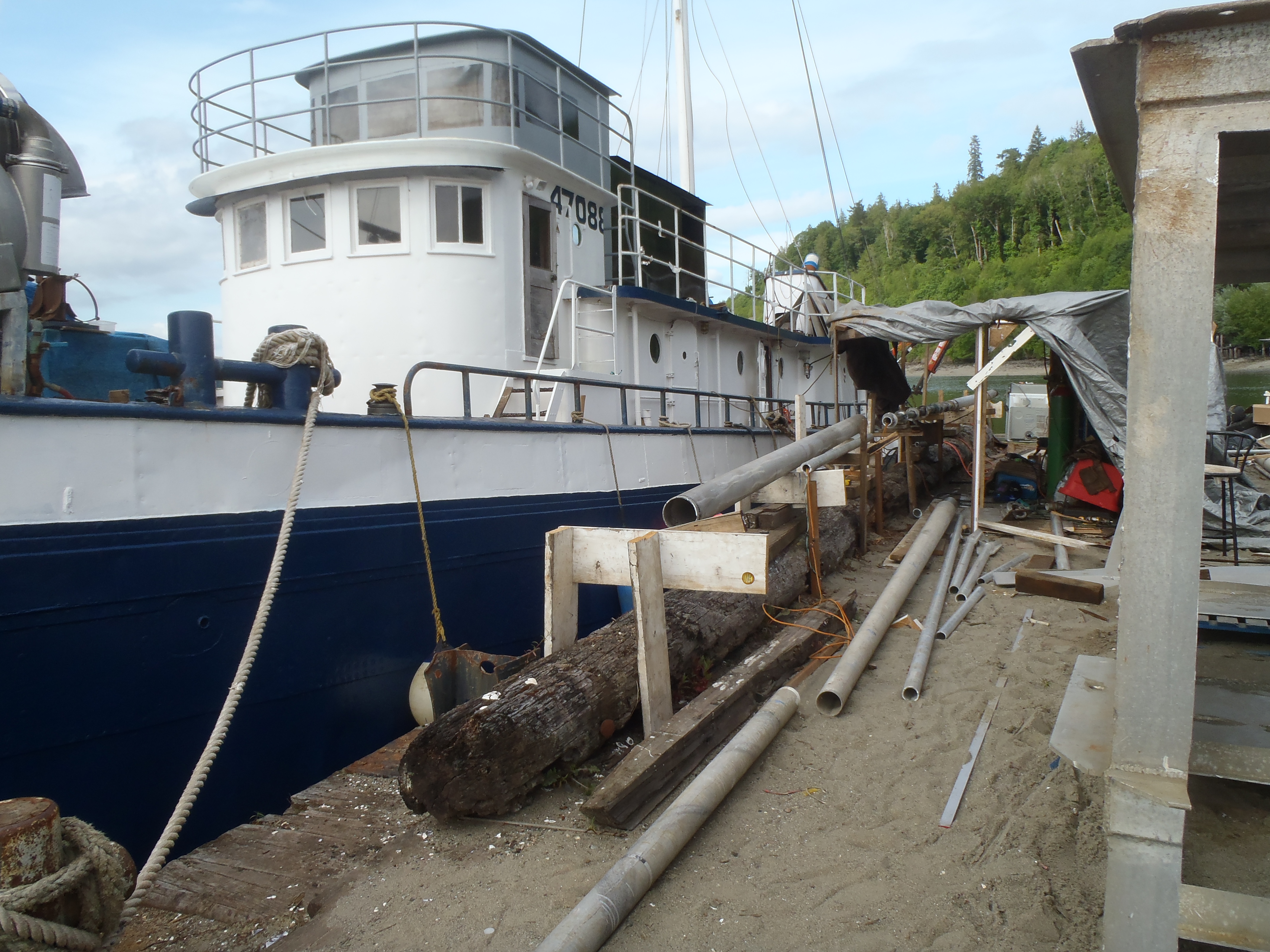 MidmastConstructionPilotstaionstateroomHelipad52012.JPG